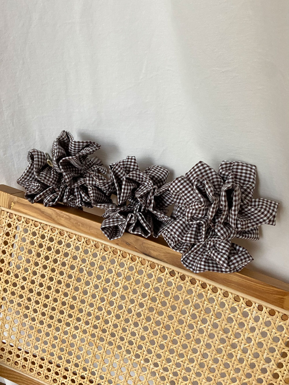 Checked scrunchie with ruffles