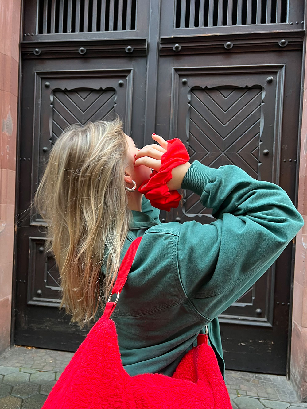 Rotes Scrunchie "massive" – Bild 4