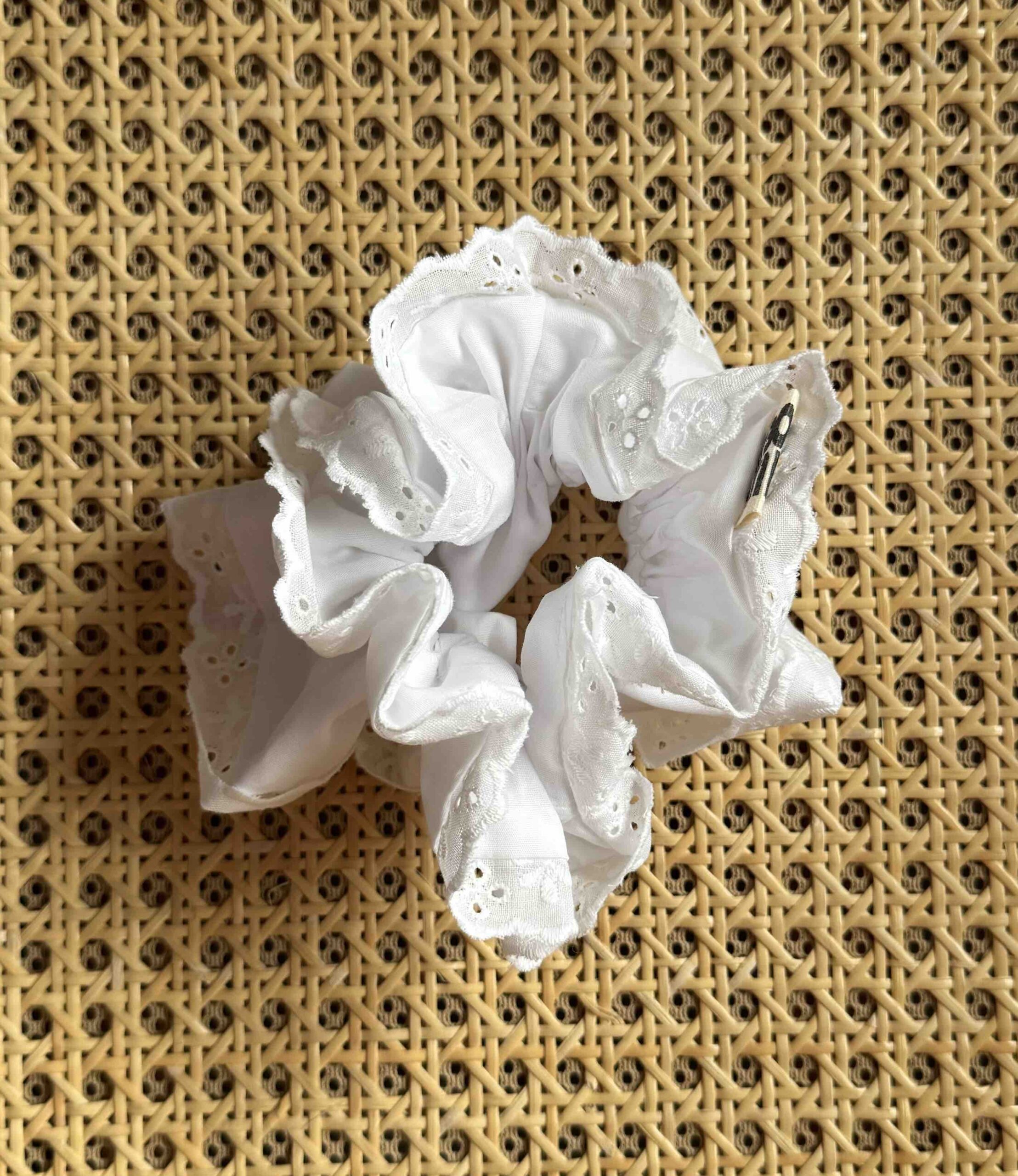 Spitzen Scrunchie mit Rüschen