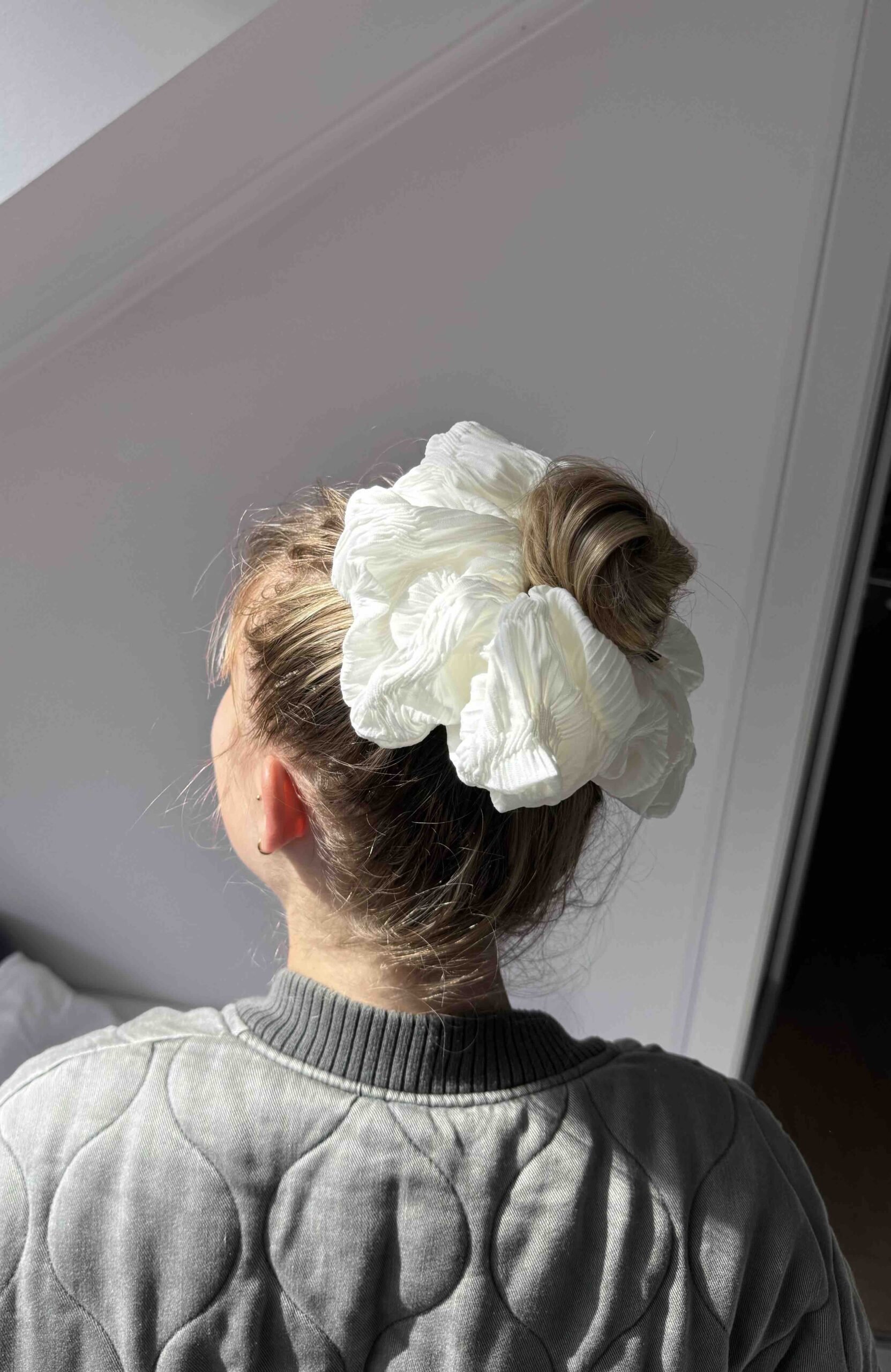 Swan massive Scrunchie