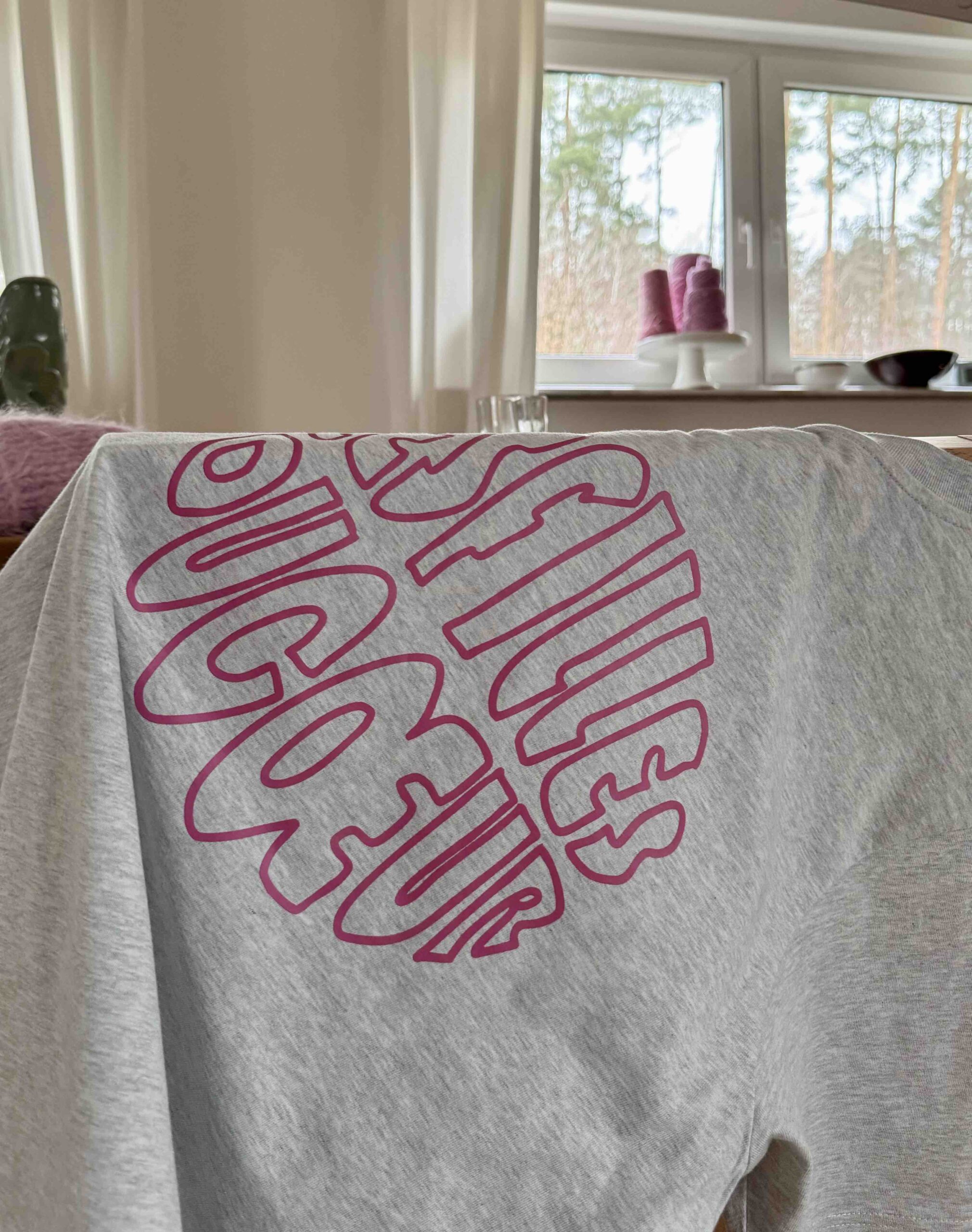 Backprint T-shirt with Logo – Bild 9