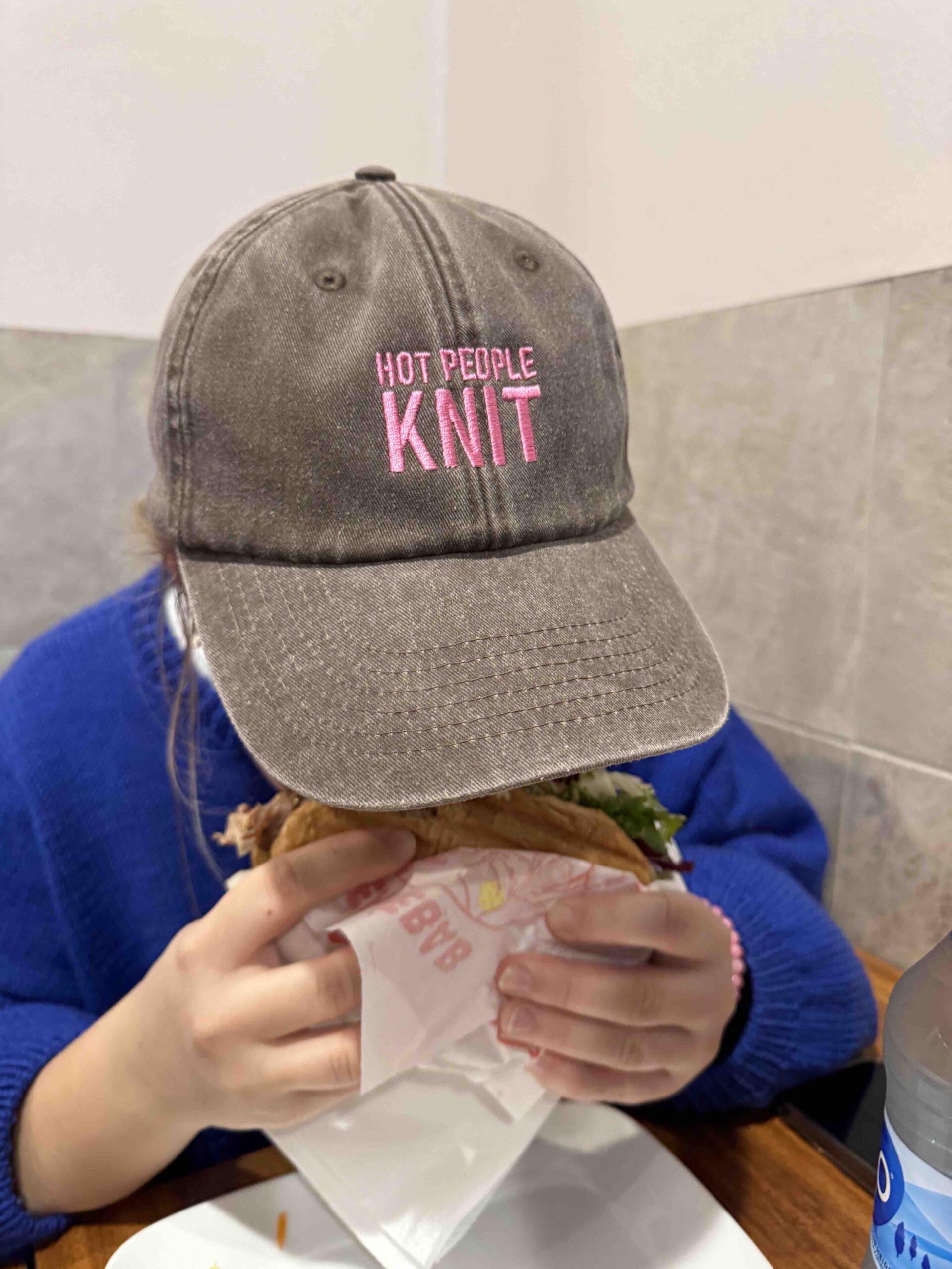 Bestickte Schildkappe HOT PEOPLE KNIT – Bild 6