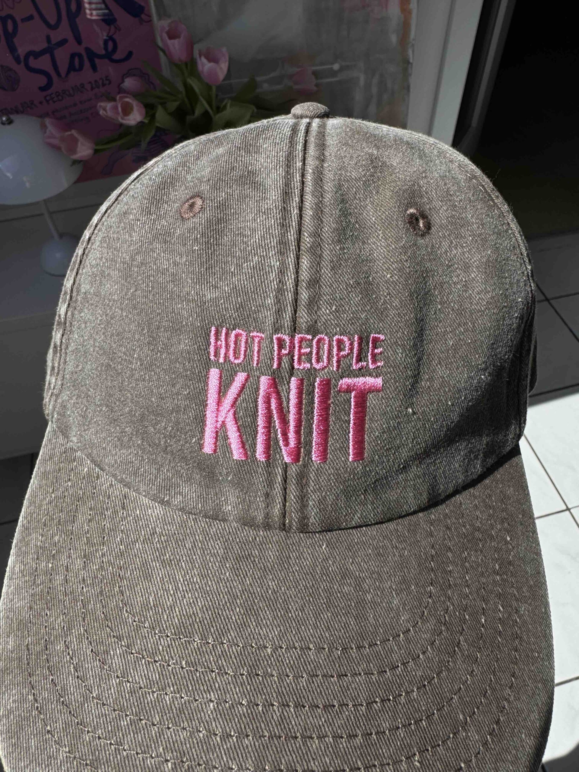 Bestickte Schildkappe HOT PEOPLE KNIT – Bild 4