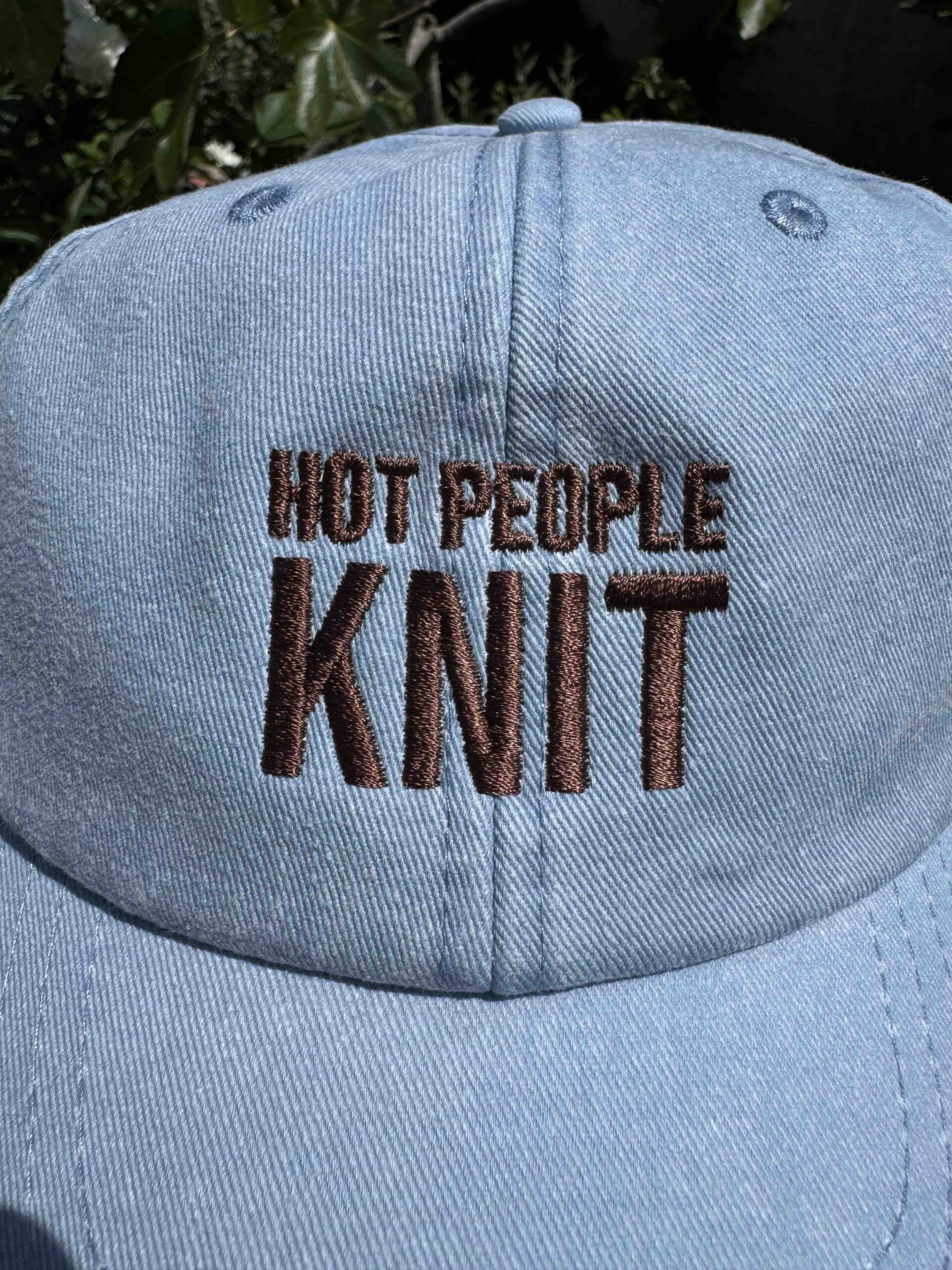 Bestickte Schildkappe HOT PEOPLE KNIT Blau – Bild 2